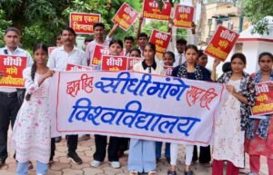 विधानसभा सत्र शुरू होने से पूर्व,विश्वविद्यालय स्थापना हेतु छात्रों ने विधायक को सौंपा ज्ञापन