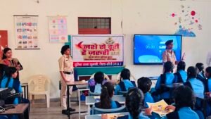 कुसमी मॉडल स्कूल में नशा मुक्ति की पाठशाला, थाना प्रभारी अरुणा द्विवेदी ने विद्यार्थियों से किया सीधा संवाद