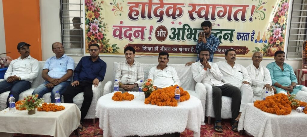 गुरु पूर्णिमा महोत्सव में गूंजा संदेश—गुरु ही राष्ट्र निर्माण के सच्चे शिल्पकार : विश्वामित्र पाठक 5 IMG 20260729 WA0002 News E 7 Live