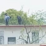 कस्तूरबा बालिका छात्रावास मे बच्चियों से छत की सफाई और पानी की टंकी साफ कराने का वीडियो वायरल।