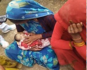 नवजात बालिका का पानी भरे नीले ड्रम में मिला शव,दो दिन पहले जन्मी हुई थी मासूम,संदिग्ध परिस्थितियों में हुई मौत