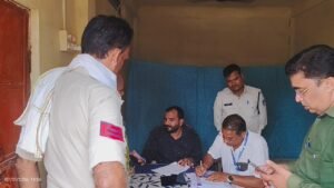 खंड चिकित्सा अधिकारी की दबिश, झोलाछाप डॉक्टर पर गिरी गाज मचा हड़कंप