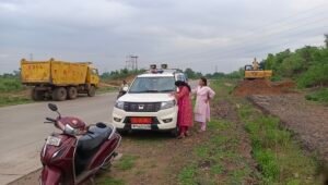 NH-43 किनारे अवैध मुरूम उत्खनन पर बड़ी कार्रवाई, टीबीसीएल कंपनी के 3 डंपर ,एक टेलर और पोकलेन जब्त