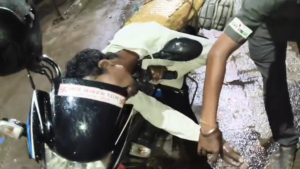 शराब दुकान के सामने बाइक पर मिली युवक की लाश, संदिग्ध मौत से सनसनी