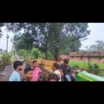 पुलिस के सामने रेत से भरा ट्रैक्टर लेकर फरार हुआ चालक, पीछा करती रह गई पुलिस... आखिर किसके दम पर बेखौफ हैं रेत माफिया?"